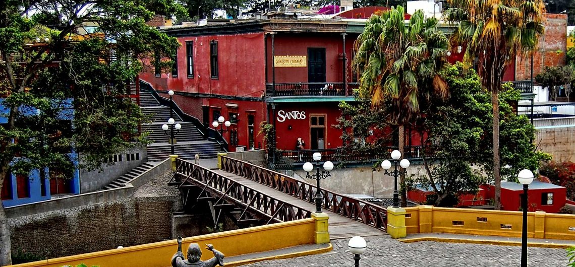 Богемный и романтический район старой Лимы в Перу.