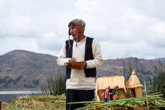 Народность Уру, проживающая на плавучих островах, самого большого озера в Латинской Америке Титикака